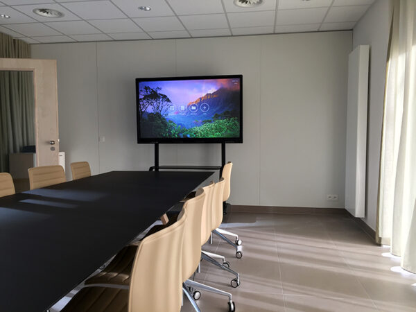 4K Slim Bezel Interactive Touch Displays - Image 2